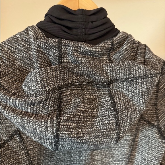 Lululemon Gray and Black Zip-Up Hoodie Size 4 - Picture 10 of 13